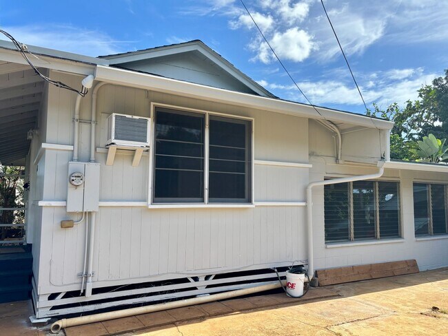Building Photo - OAHU9364