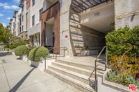 Building Photo - 118 S Kenwood St