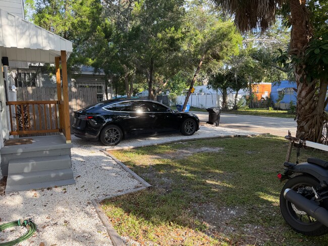 Building Photo - 2043 16th Ave S