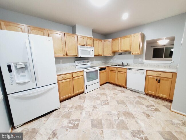 Building Photo - 19 Island Run Ct