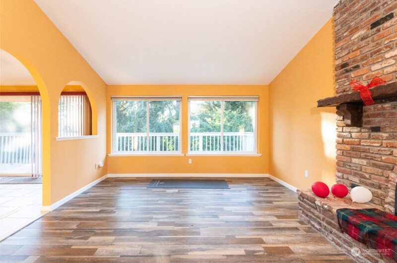Building Photo - 7826 Emerald Dr SW