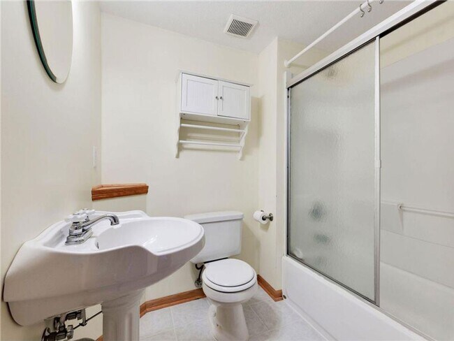 Building Photo - *Short term lease!* Spacious Like-New 2-Story with Office, Fireplace, Sunroom, Gourmet Kitchen & ...