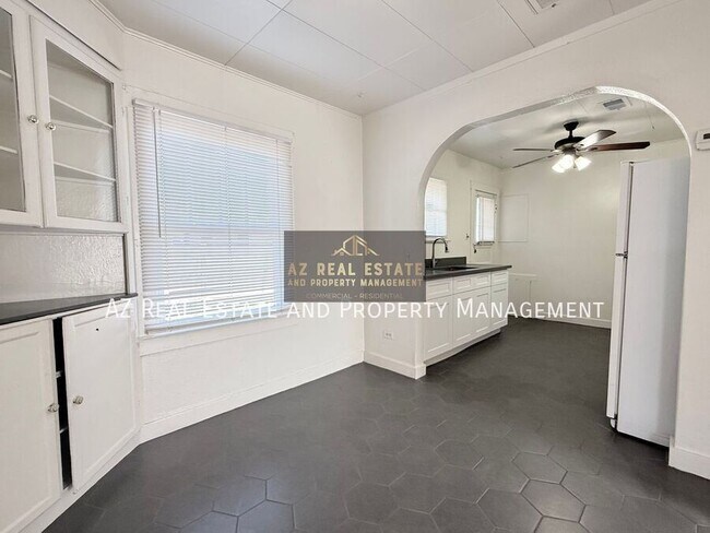 Building Photo - 3809 N 9th Pl