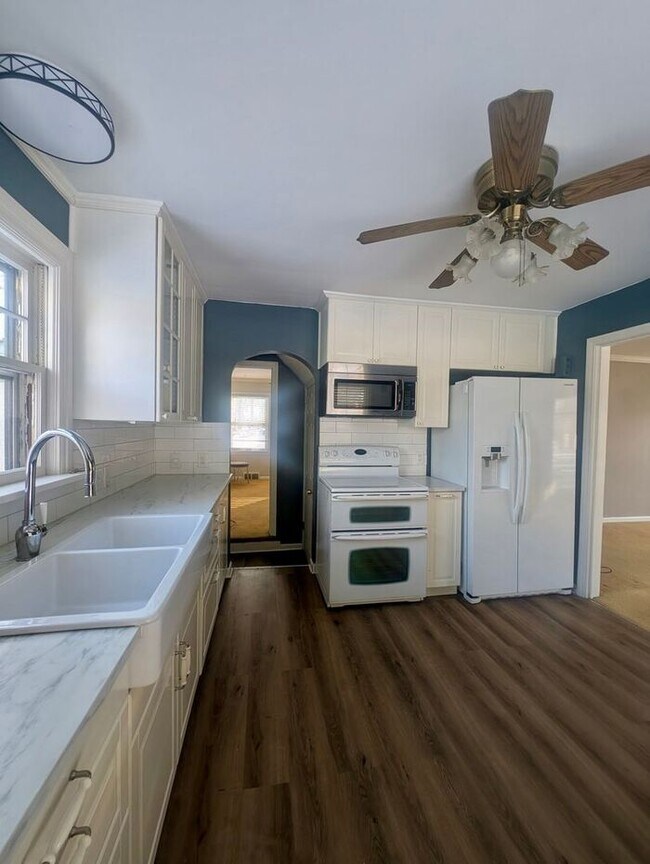 Building Photo - Charming Cape Cod Style Home