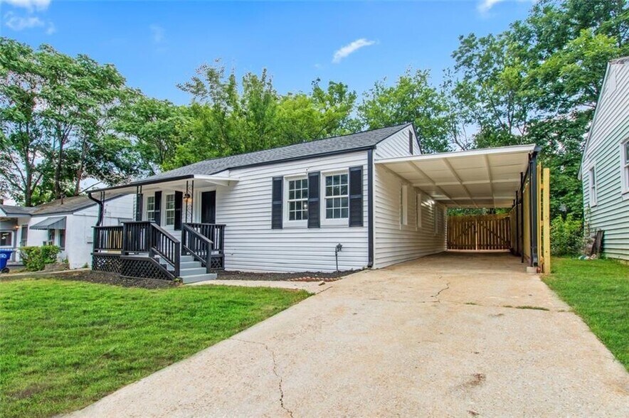 Covered Carport - 288 Thornton St SW