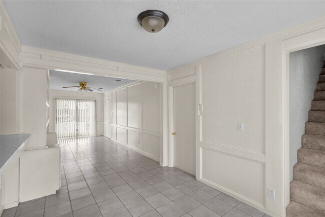 Building Photo - 7450 Lakewood Dr