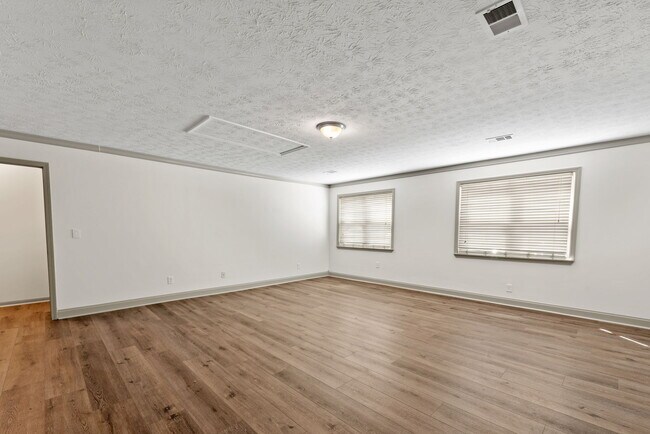 Building Photo - 102 Fen Way