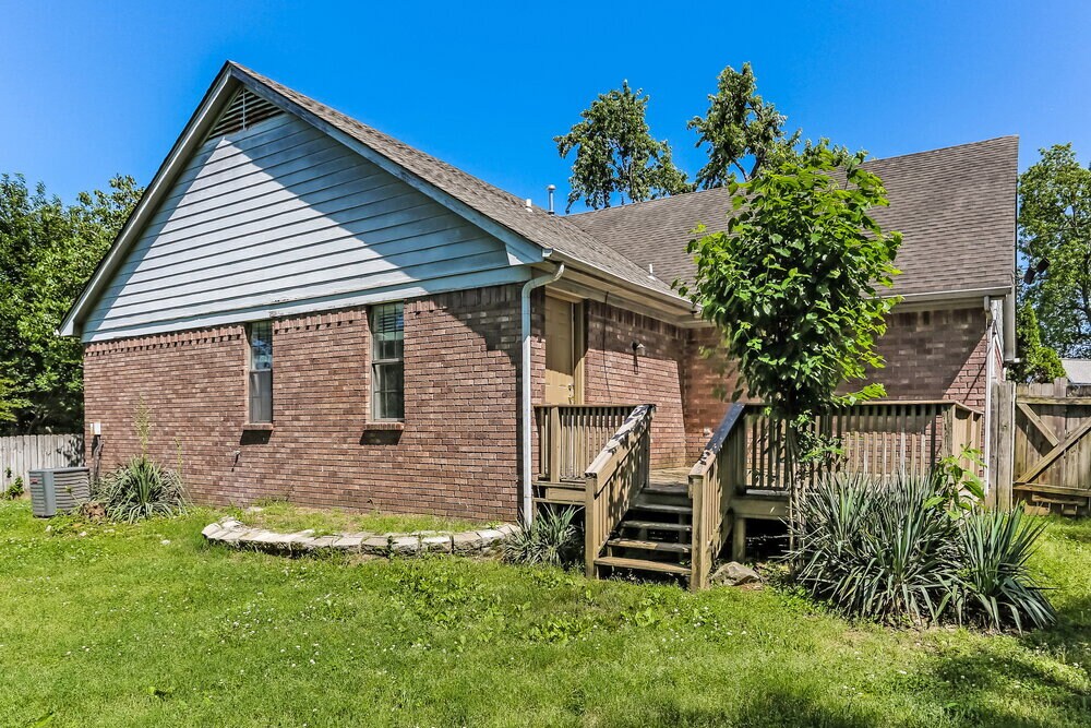 Building Photo - 7850 Deer Cove