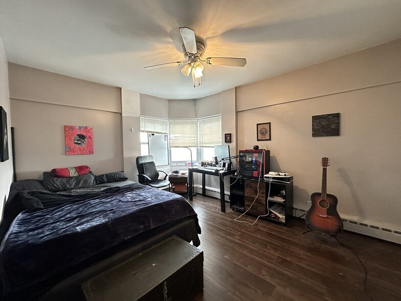 Building Photo - 4950 N Marine Dr