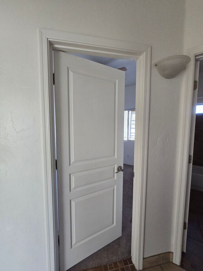 Building Photo - Spacious East Side Oasis – 4 Bed, 2 Bath Home with Premium Upgrades!