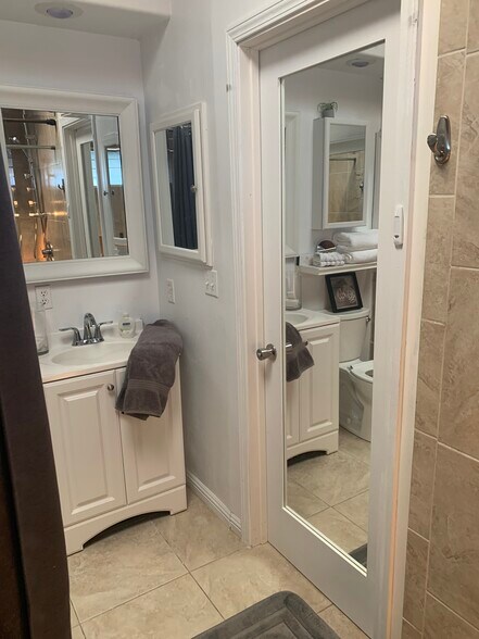 Building Photo - 1409 Auauki St