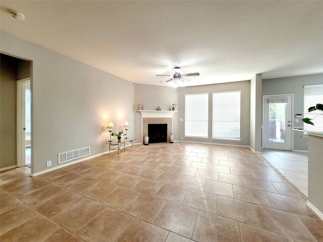 Building Photo - 2752 Stallion Dr