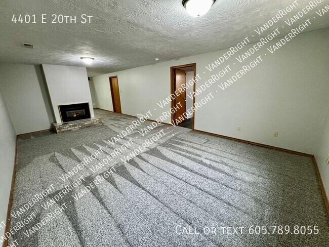 Building Photo - 4401 E 20th St