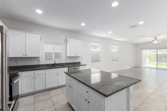 Building Photo - 3241 W Shanley Ave