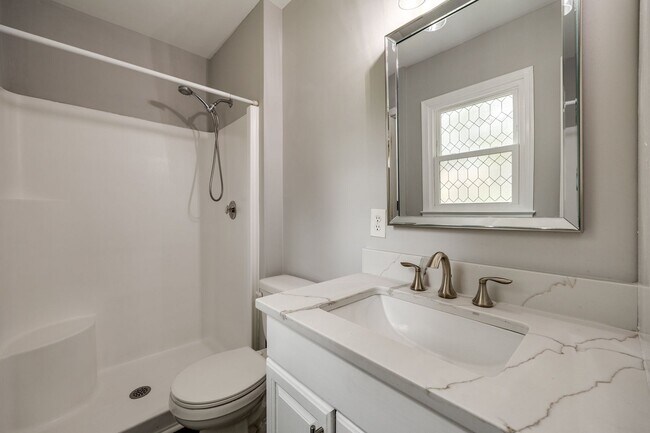 Building Photo - Beautiful 3 bedroom 2 full bath Ranch on a cul-de-sac in Charlotte's Walnut Creek community.