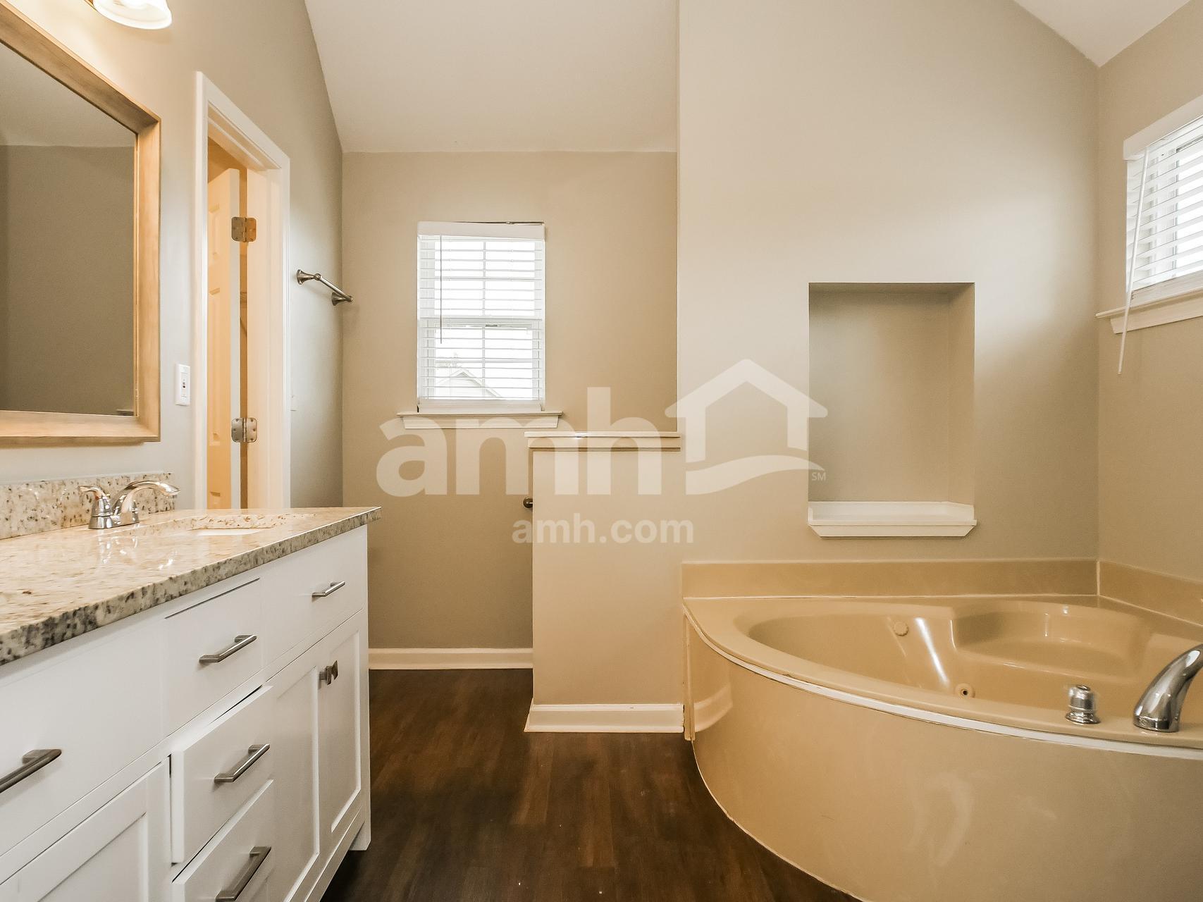 Building Photo - 7748 Parkmont Dr