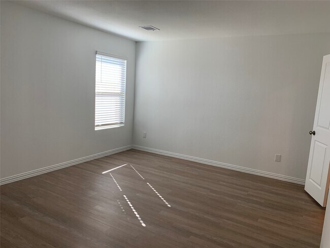 Building Photo - 18118 Rockvine Dr