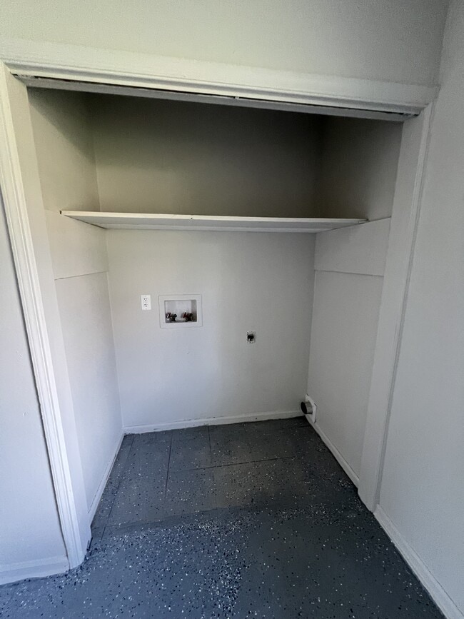 Building Photo - 725 Beale St