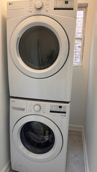 Building Photo - 1657 S Central Park Ave