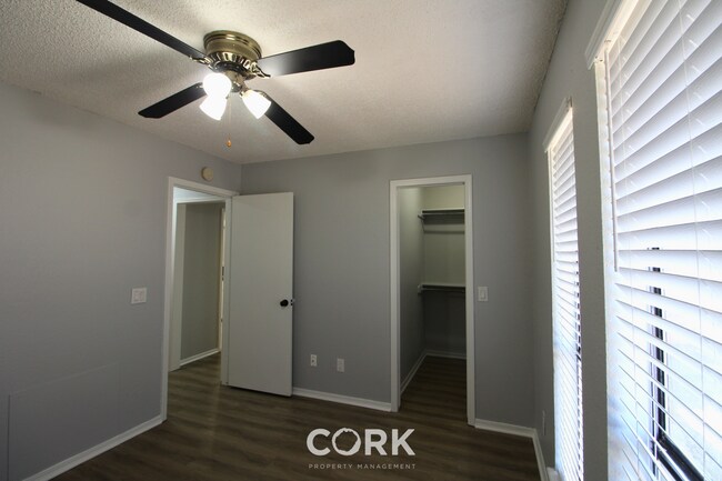 Building Photo - 708 Teal Pl