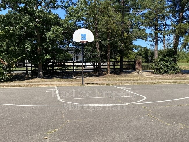 Building Photo - 813 Sledgehammer Dr