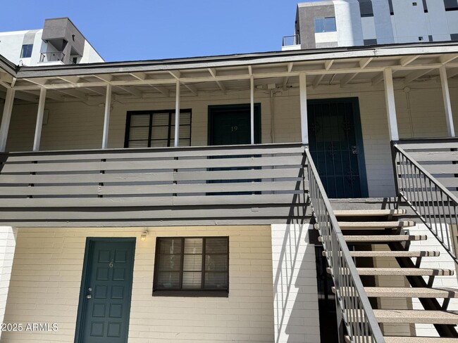 Building Photo - 825 N 2nd Ave
