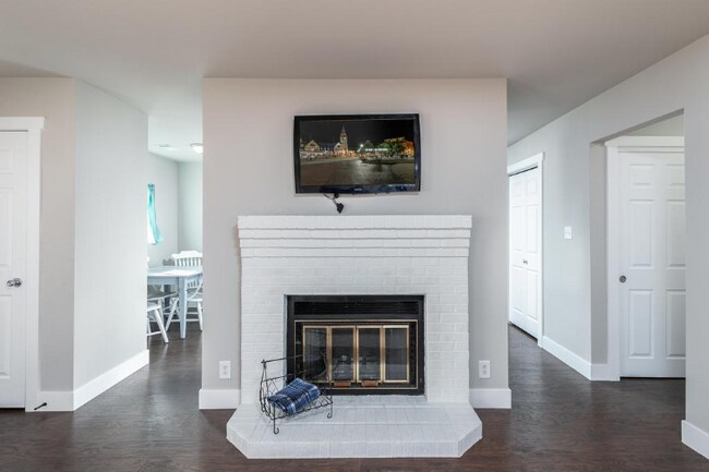 Building Photo - "Charming 2-Bed Oasis with 988 Sq Ft of Comfort in Cheyenne!"