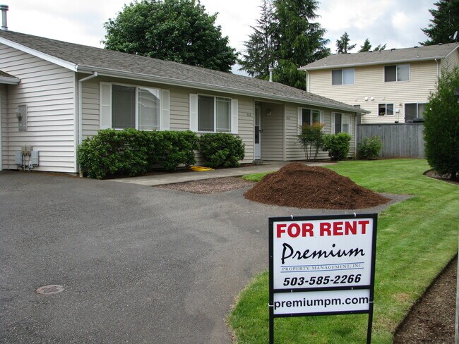 Primary Photo - Quiet Two Bedroom Duplex in South Salem