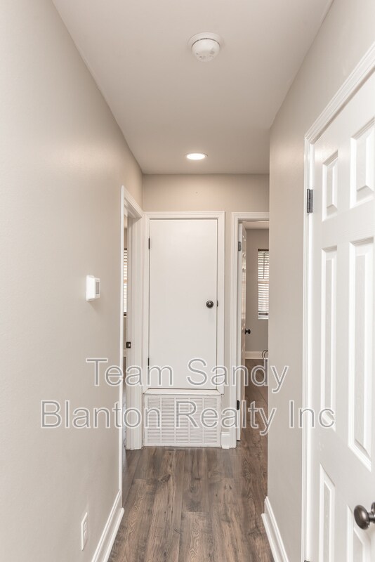 Building Photo - 8238 Li Fair Dr