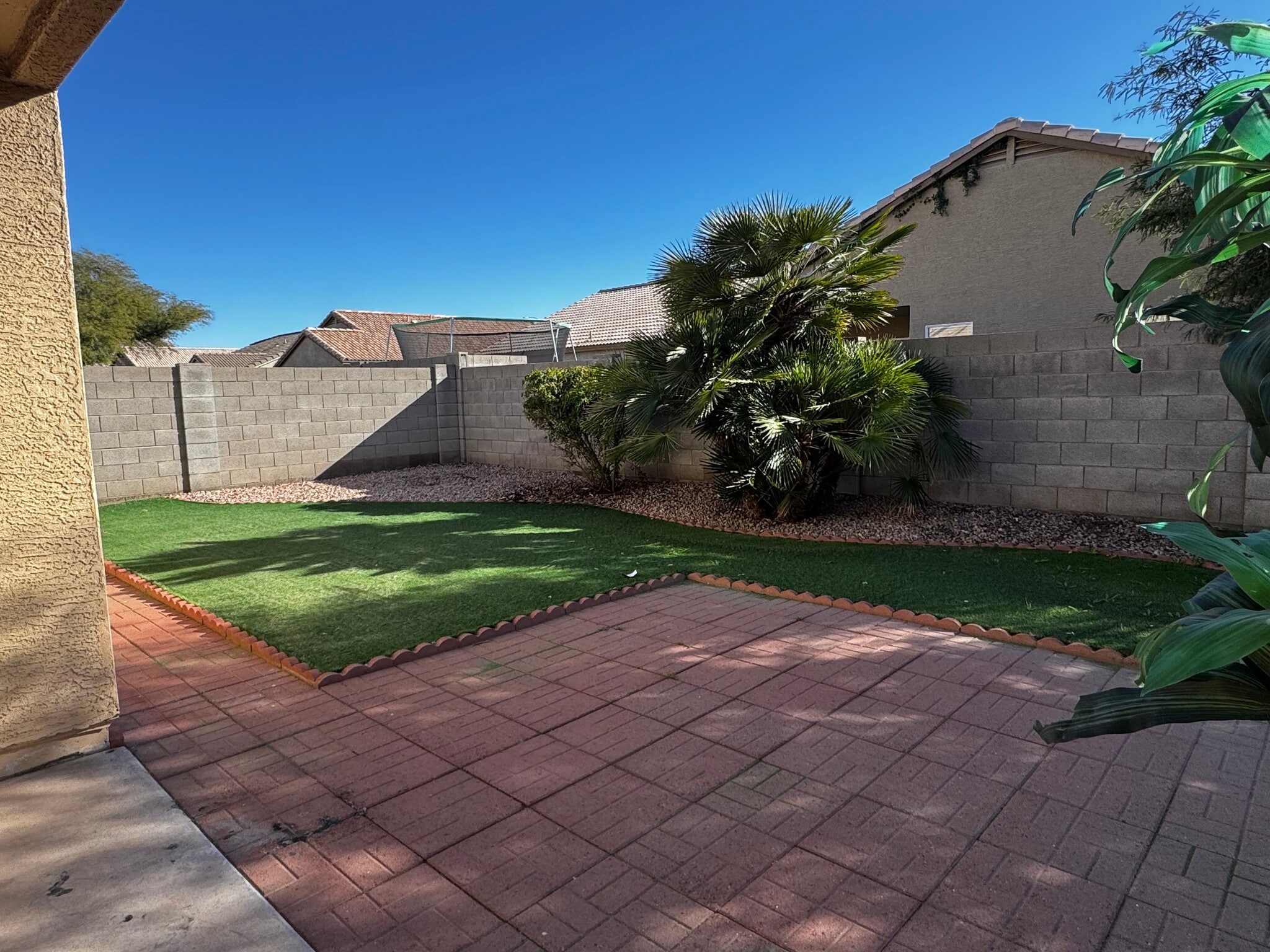 Building Photo - 10441 W Palm Ln