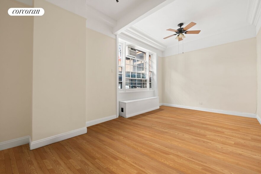 Building Photo - 140 W 79th St