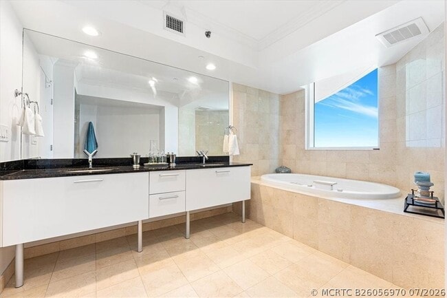 Building Photo - 17201 Collins Ave