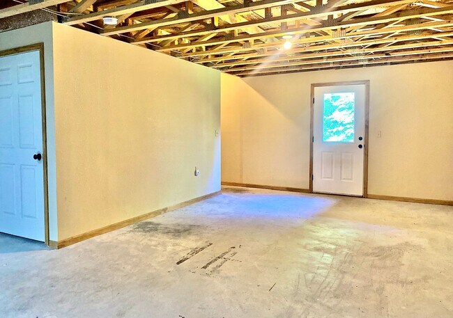 Building Photo - Italian Estates Property Management