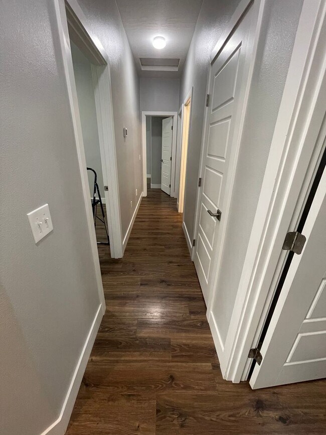 Building Photo - Richland House For Lease