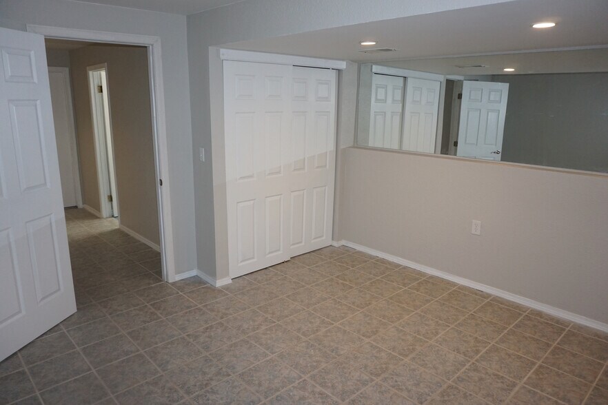 Building Photo - 10252 West Dartmouth Avenue