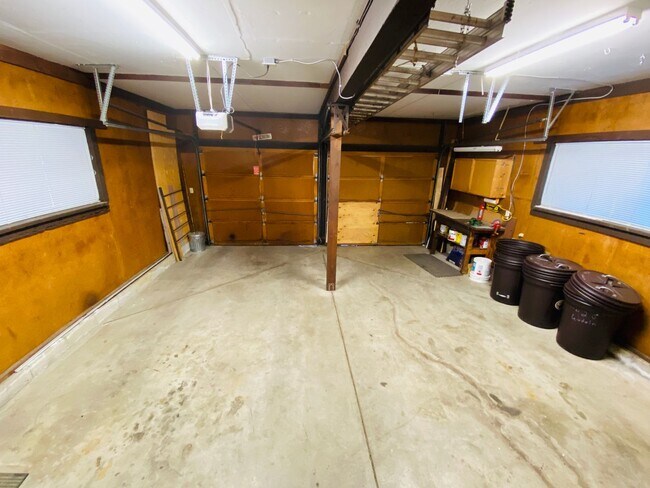 Building Photo - 3 bed 3 bath house for rent in the Tahoe Keys