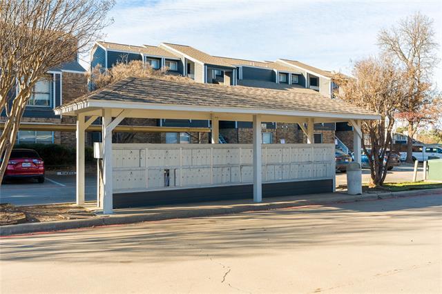 Building Photo - 5840 Spring Valley Rd