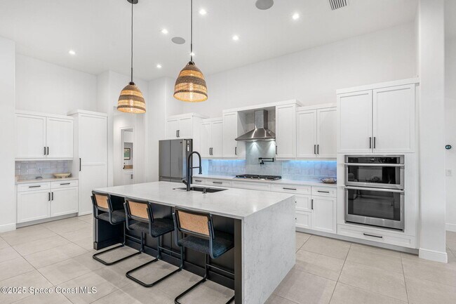 Building Photo - 8499 Serrano Cir