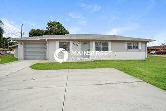 Building Photo - 3 Bedroom Pet-Friendly Home in Fort Myers, FL with Main Street Renewal