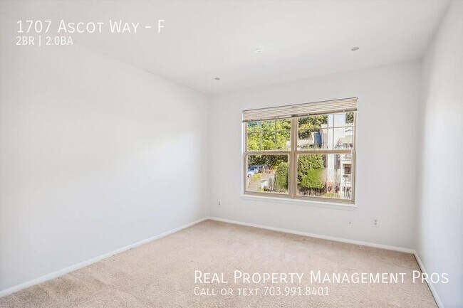 Building Photo - 1707 Ascot Way