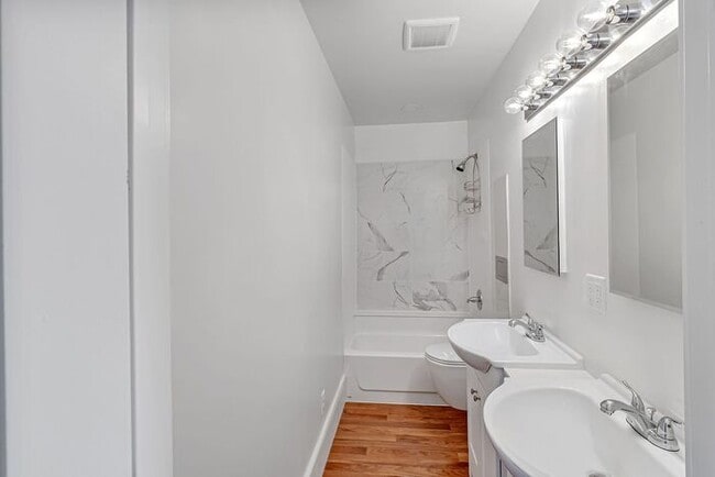 Building Photo - Renovated 2 Bedroom in Downtown Victorian Complex