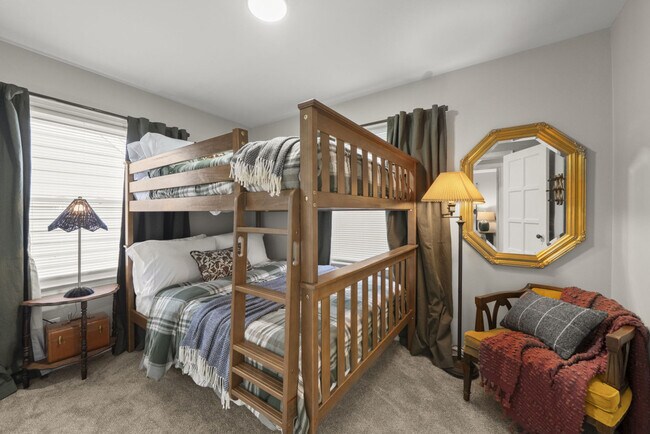 Building Photo - 1710 Hess Blvd