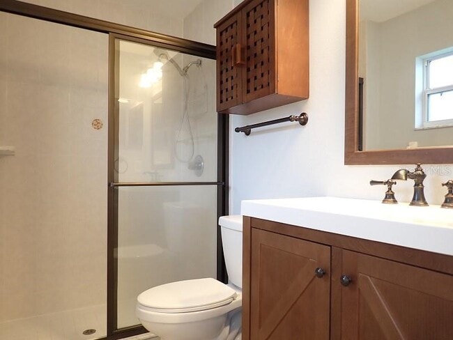 Building Photo - 12 Point of Woods Dr