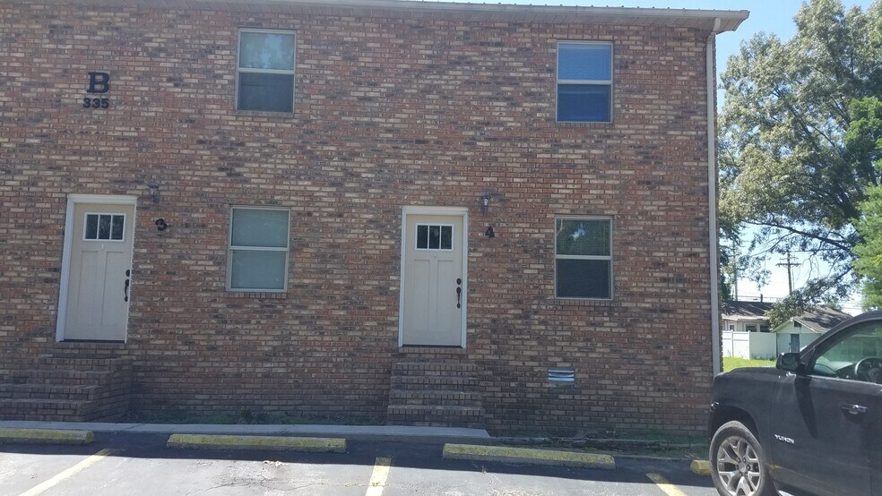 very safe location - 335 W 12th St