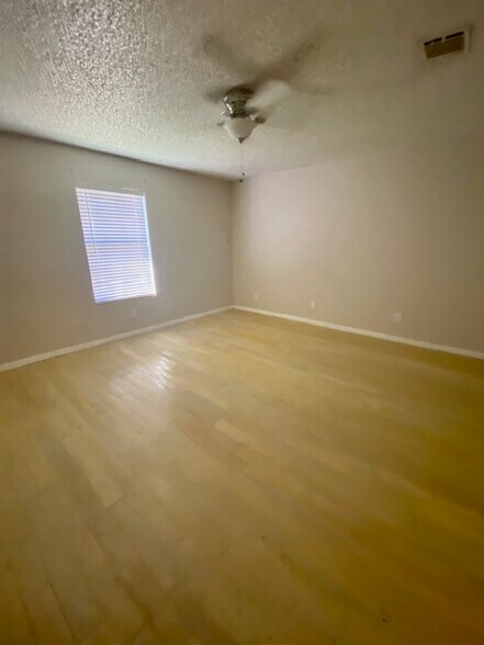 Master Bedroom - 11918 Metmora Ct