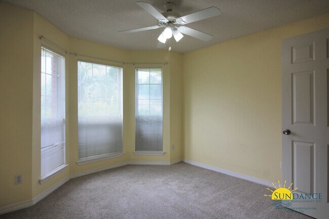 Building Photo - Gorgeous 3 Bedroom Home in Fort Walton Beach