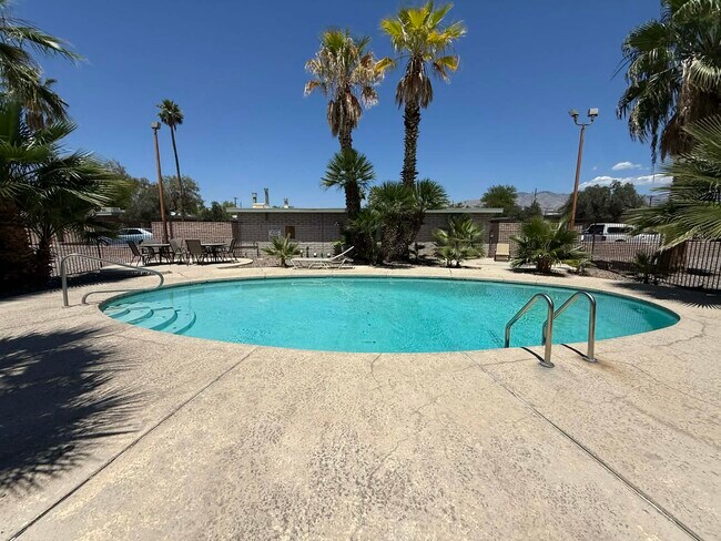 Building Photo - 1518 E Hedrick Dr