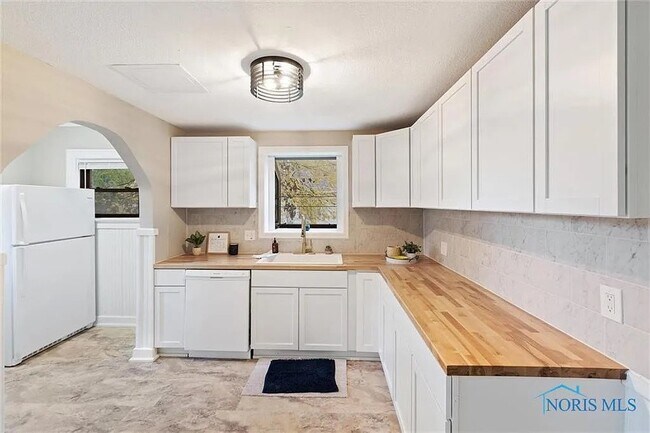 Building Photo - 4349 Burnham Ave