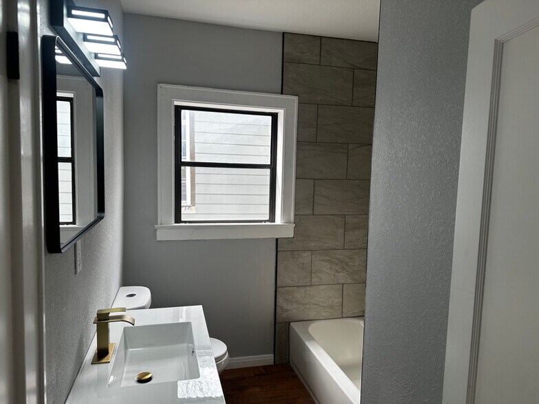 Building Photo - 2412 Summer Ave