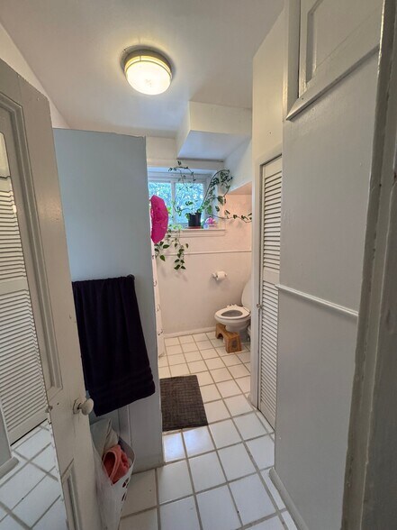 Building Photo - 407 Green Ln